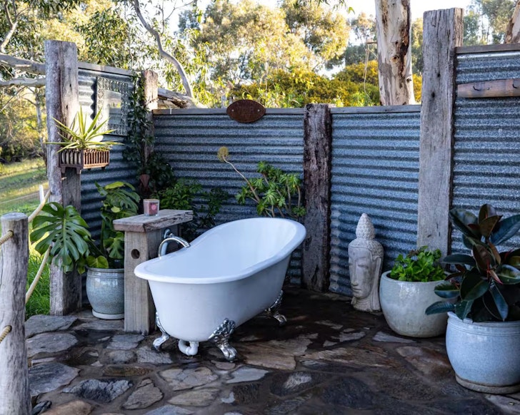 The outdoor bath at Rainshadow Retreat best Adelaide Hills stays