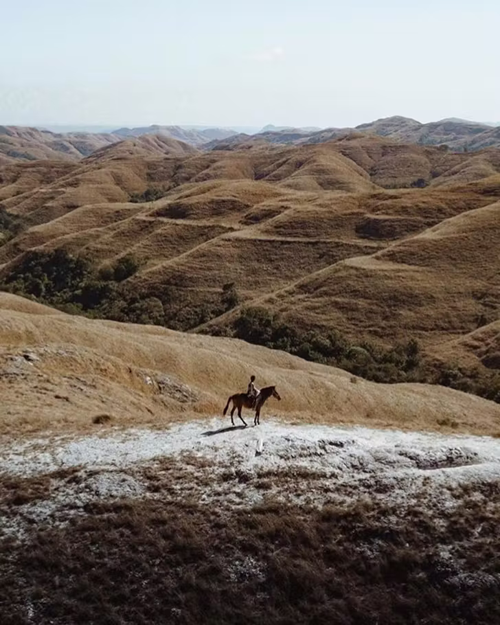Raksasa Tidur Wairinding Hill
