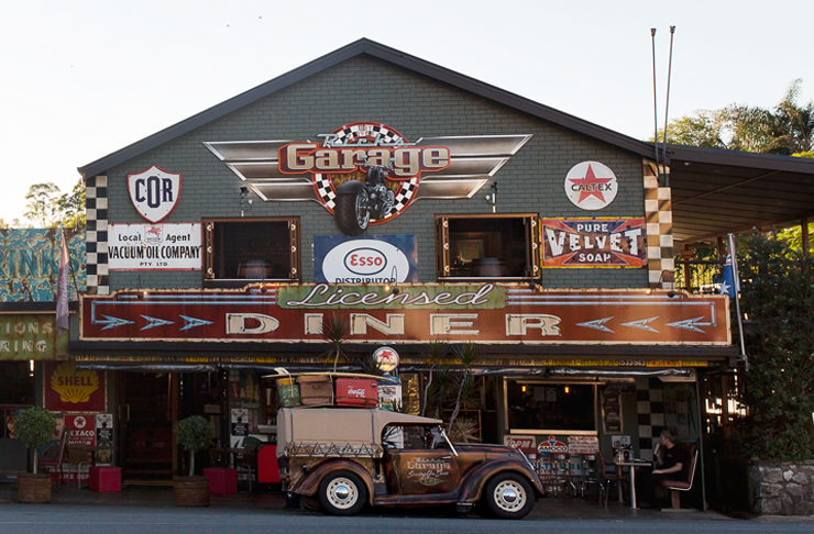 A photo of the exterior of Rick's Garage in Palmwoods.