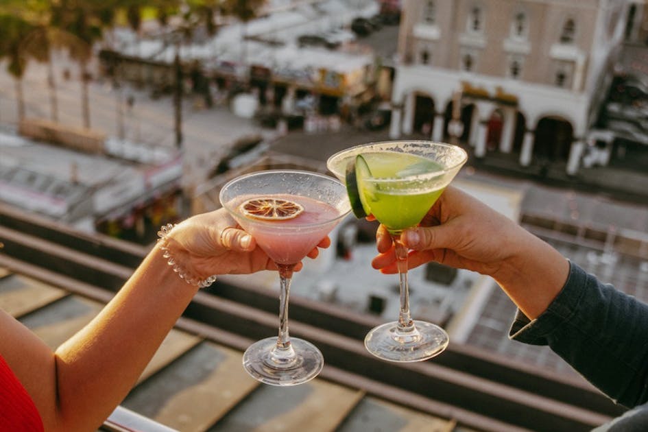 These Sky High Rooftop Bars Are The Perfect Spots To Catch The Iconic ...