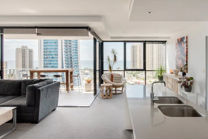surfers paradise airbnb room