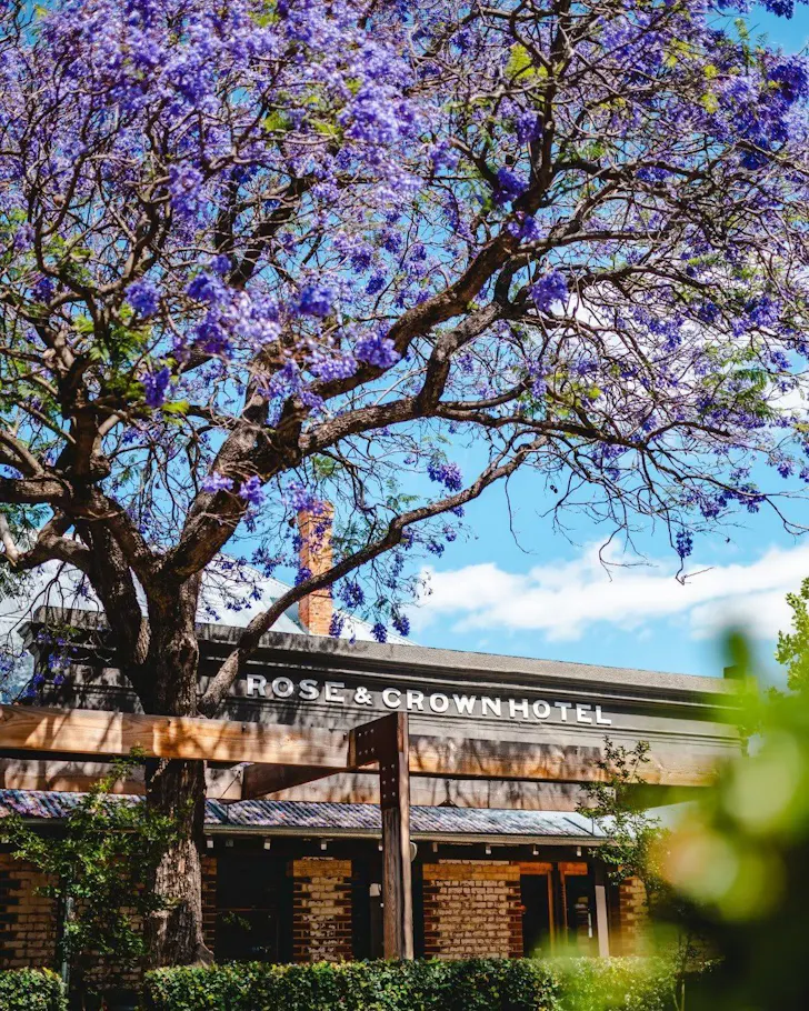 An exterior view of Rose & Crown Hotel best accommodation Swan Valley