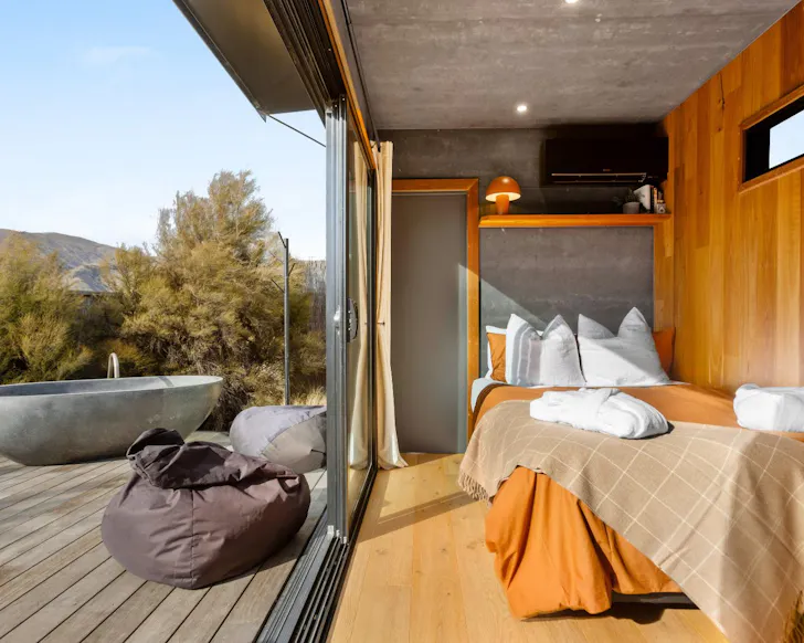 The bed and outdoor bath at Rua best Airbnbs Wanaka
