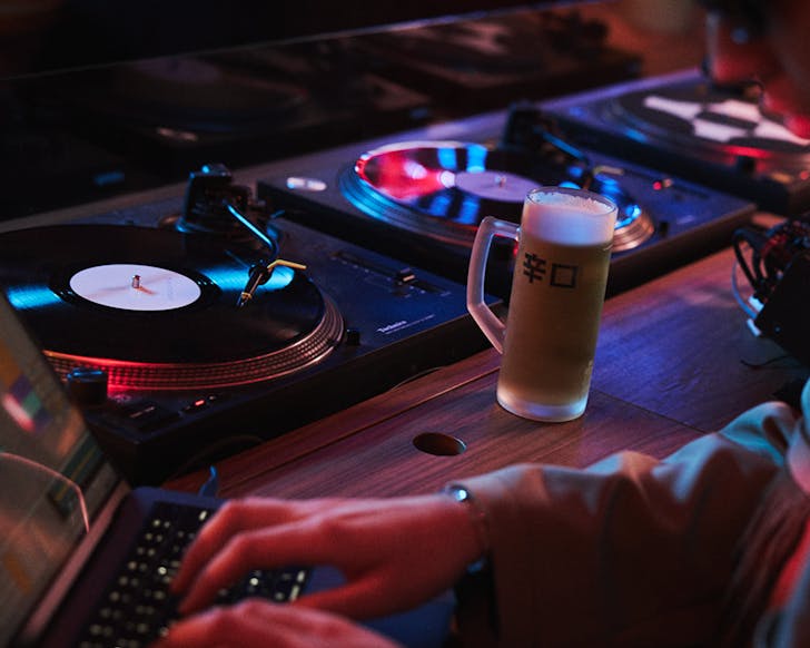 Hand DJ-ing