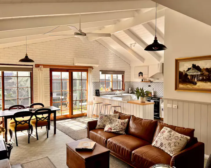 Pet friendly Salty Cottage Victoria
