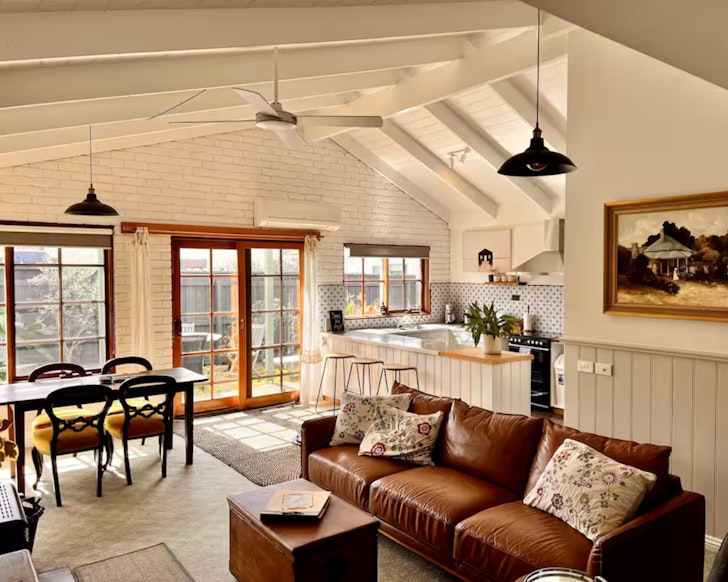 Pet friendly Salty Cottage Victoria