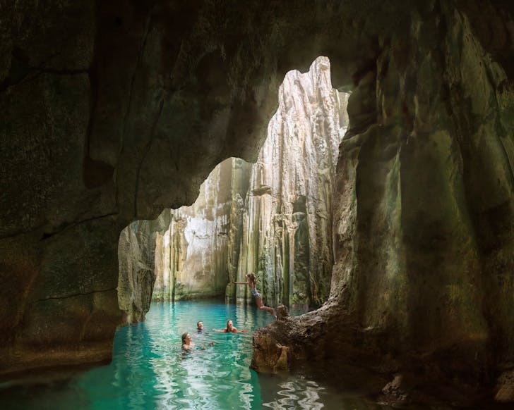 Sawa-I-Lau Cave