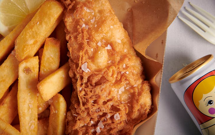 A fried piece of chips and fish at a essendon restaurant. 