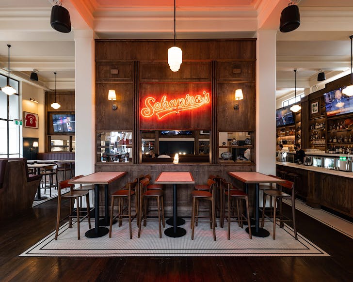 The entrance to Schapiroâs Sports Bar, one of the best sports bars in Auckland. 