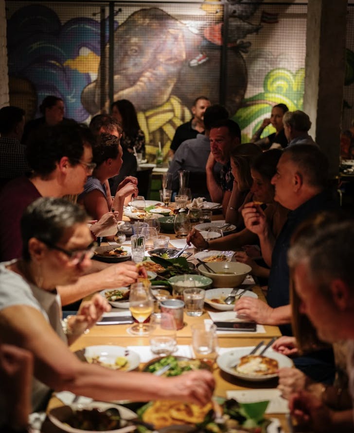 long chim dinner festive dining table