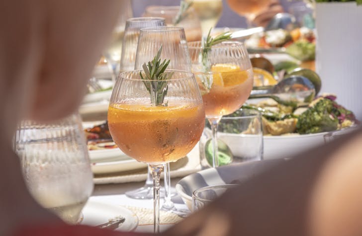 Over shoulder of spritz