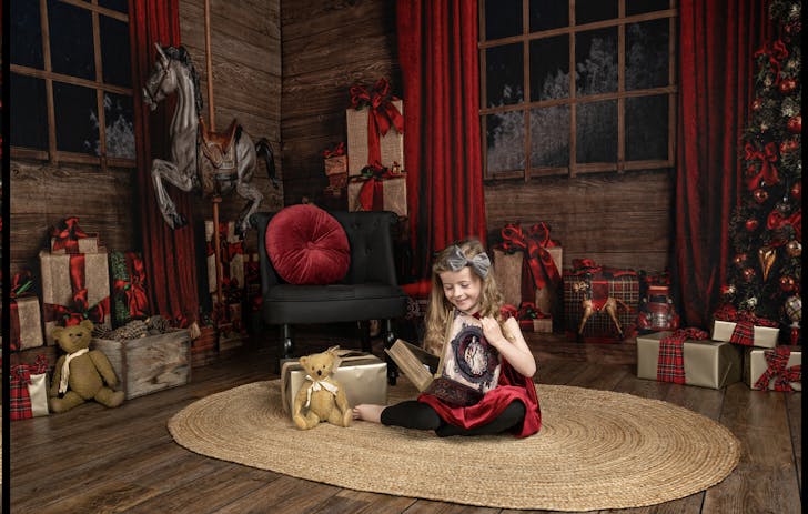 Little girl at the dawn photoshoot