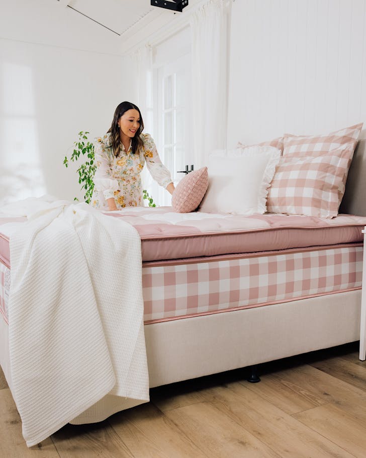 Melissa Chan-Green makes a Sealy bed.