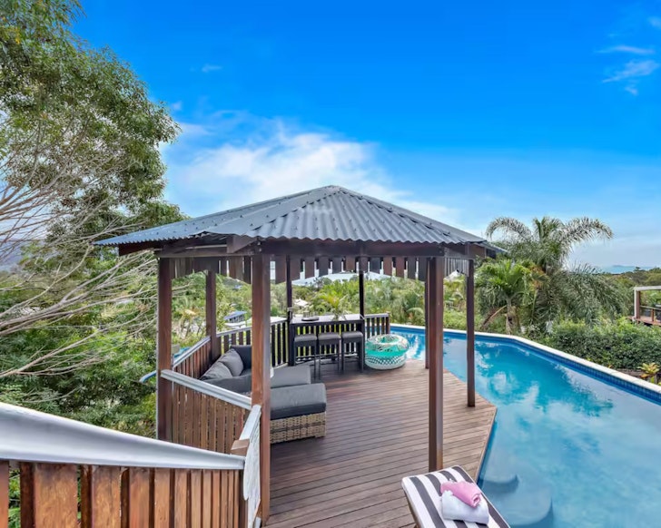 A view of the pool and cabana at Shelby House one of the best Airlie Beach Airbnbs
