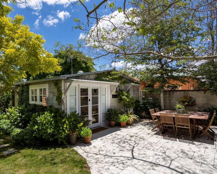 An exterior view of Silk Tree Studio  best accommodation Orange NSW