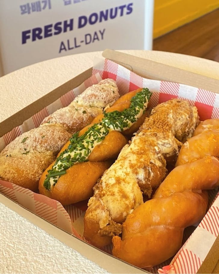 Kkwabaegi Korean twisted doughnuts in Garlic butter parmesan, Chive cream cheese & hot honey flavours
