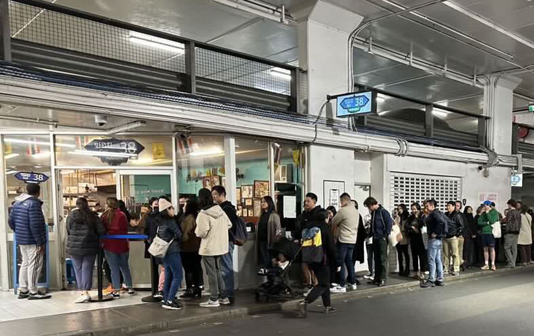 A crowd of people lining up at a best cheap eats restaurant Melbourne.