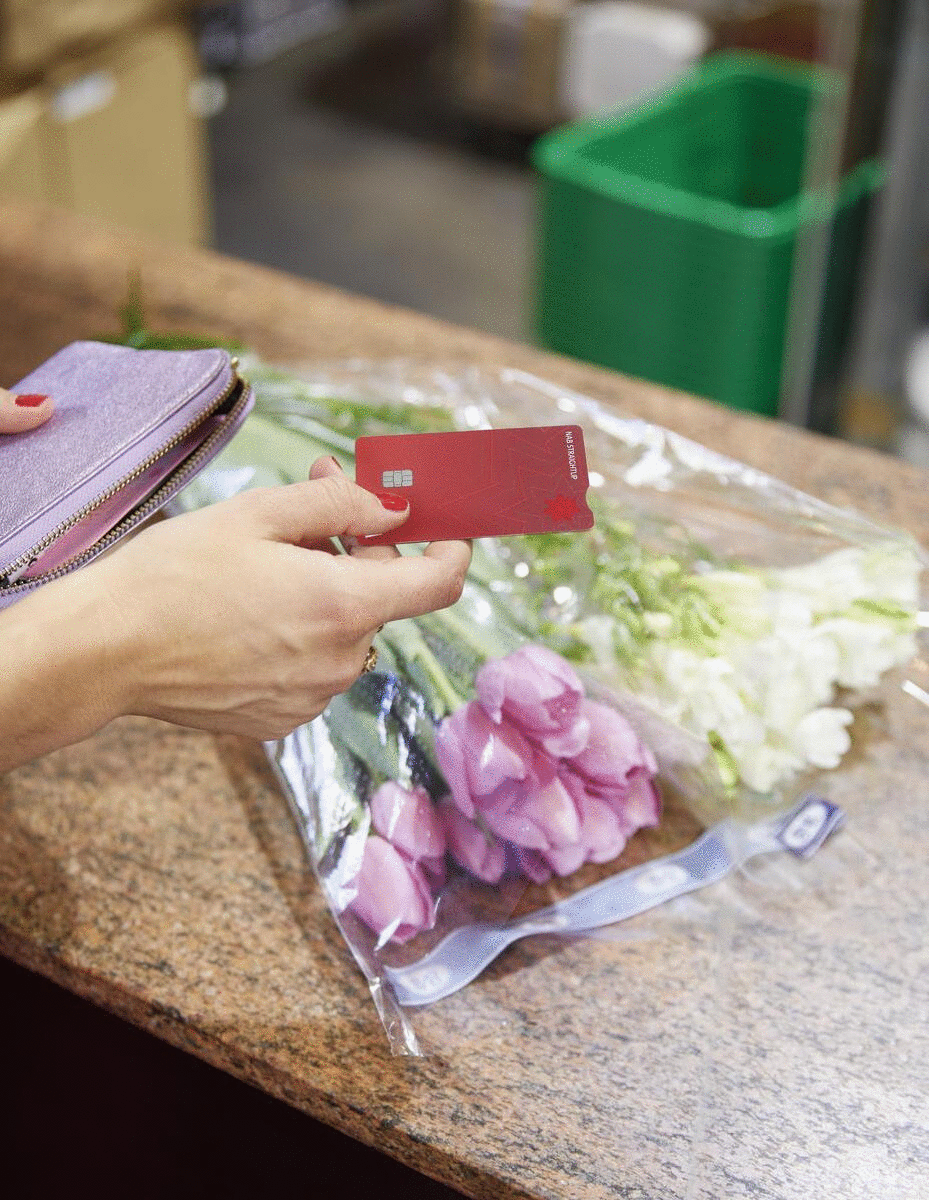 Sophia purchases flowers with her NAB StraightUp Card.