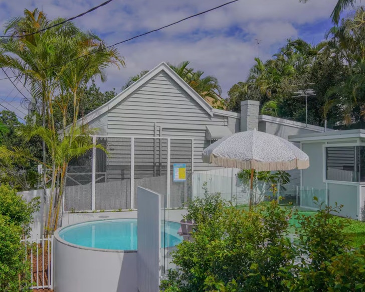 A view of the house and pool at Springhill Retreat pet-friendly Airbnb Brisbane