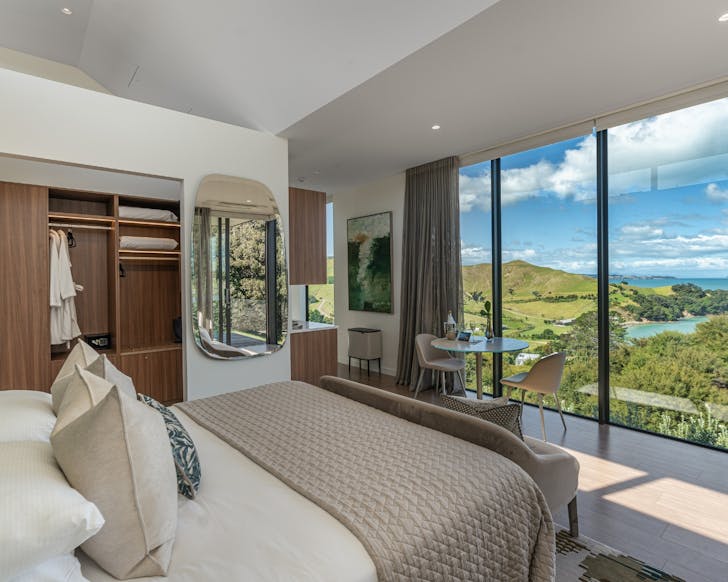 Enjoying a Refreshing View While Staying at Auckland