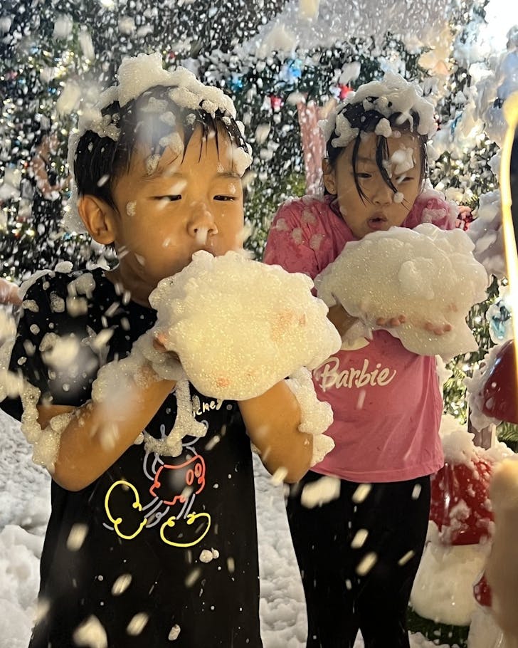 Tanglin Mall snowfall at Christmas