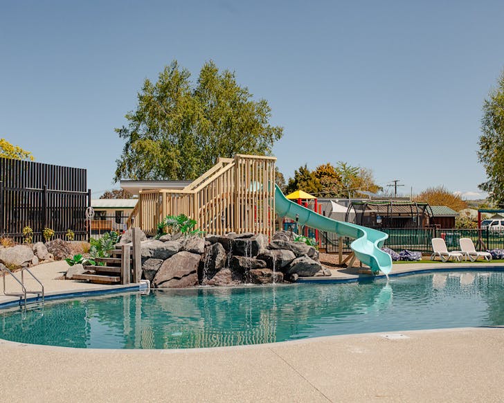 A big water playground at Taupo TOP 10 Holiday Park, one of the best camping spots in Taupo. 