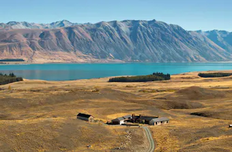 Te Toka Villa best lakefront Airbnbs NZ
