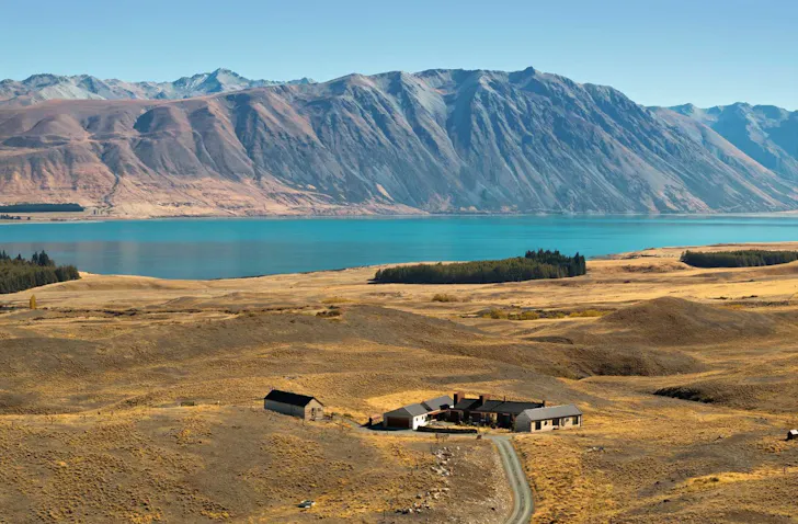 Te Toka Villa best lakefront Airbnbs NZ