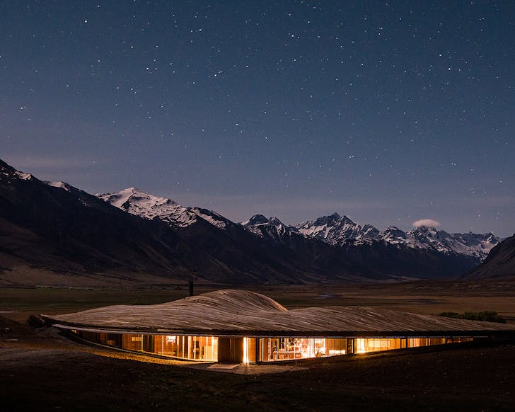 The exterior of the gorgeous Lindis in Ahuriri Valley at dusk.