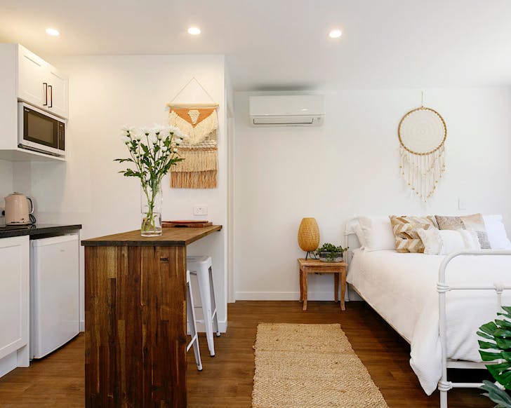A beautiful New York City-inspired Airbnb, one of the best Airbnbs in TaupÅ.