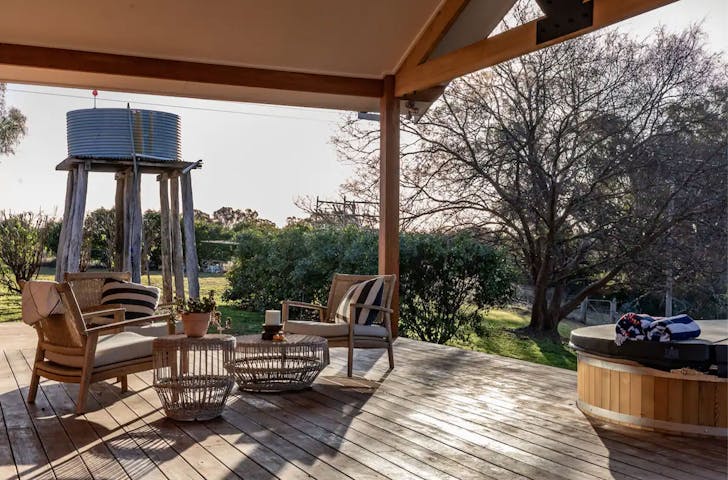 Airbnb with hot tub spa bath in NSW