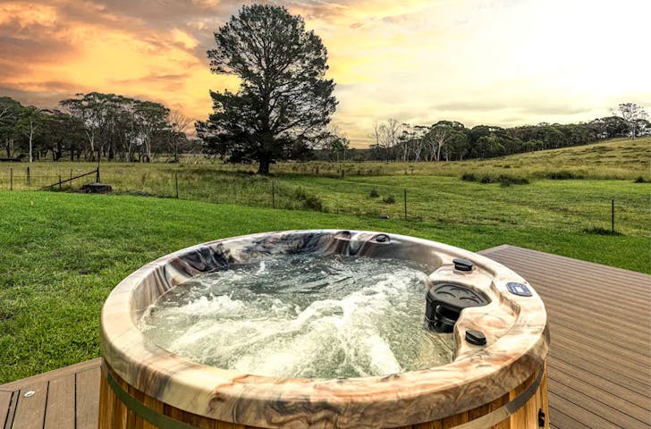 A view of the hot tub at The Villa At The Vale Airbnb in NSW