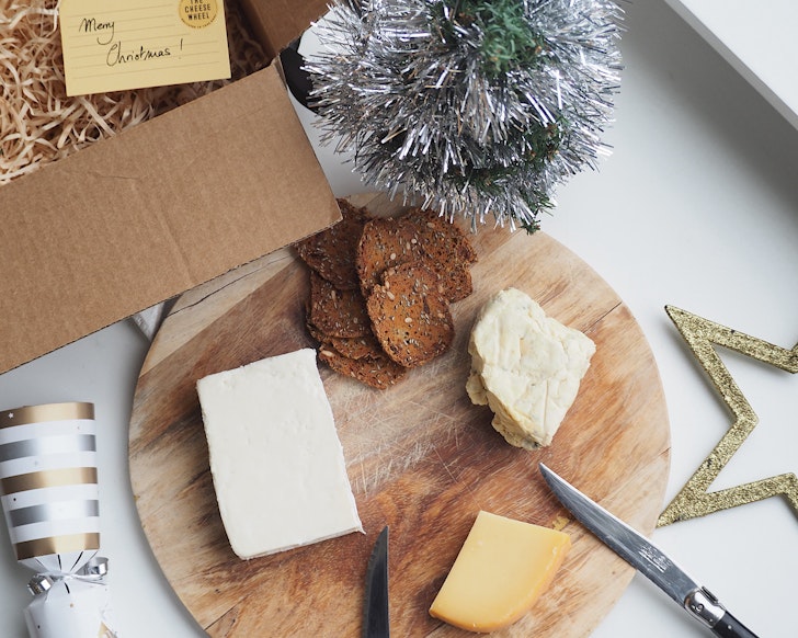 Open Up A NZ Artisan Cheese Gift Box For Christmas 