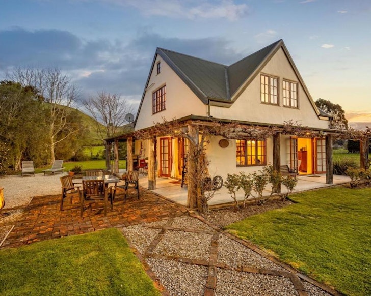 An exterior view of the Last Straw Cottage cosy cabin in New Zealand