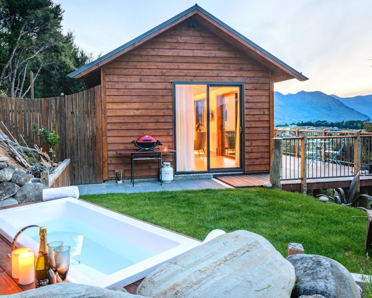 The outdoor bath with a view at The Lookout Airbnb New Zealand