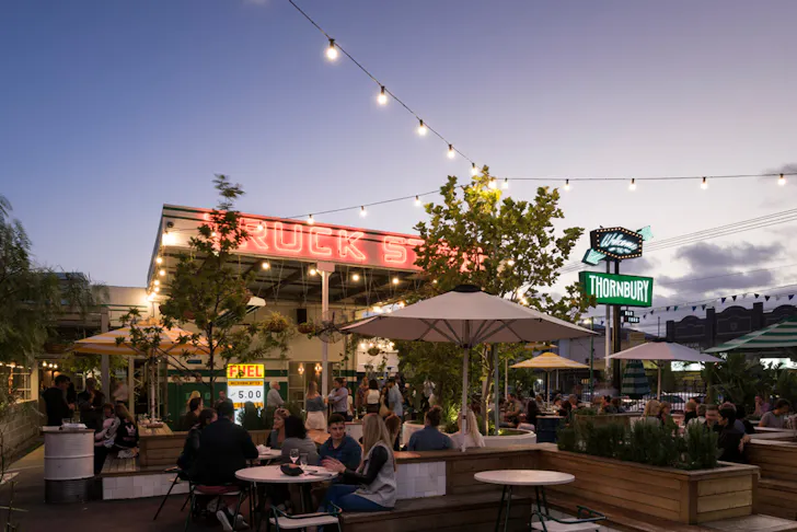 an outdoor restaurant with fairy lights