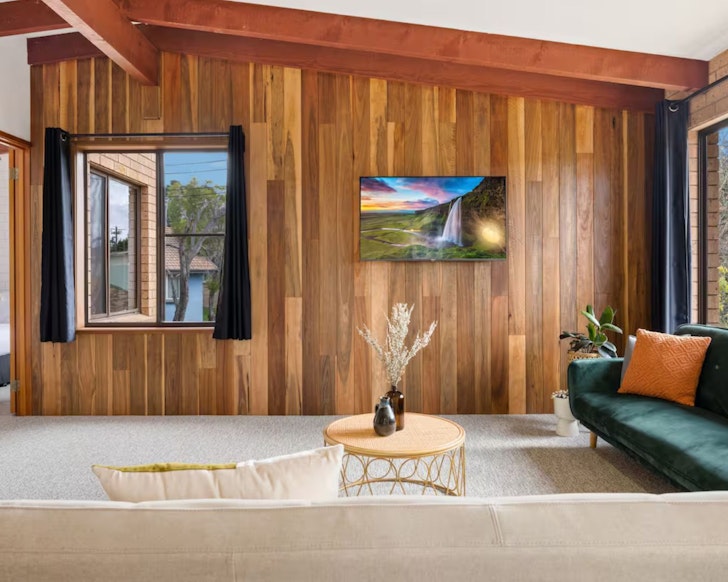 The living space at Townhouse in Jindabyne one of the best accommodation options for groups in Jindabyne