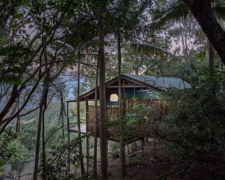 An external view of Treetops Seaview best treehouse stays Queensland
