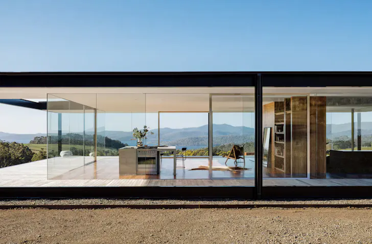 Tryptich, The Glass House