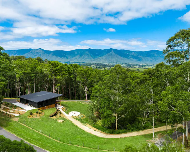 A view of Tyalgum Ridge overlooking the mountains, best pet-friendly stays Queensland