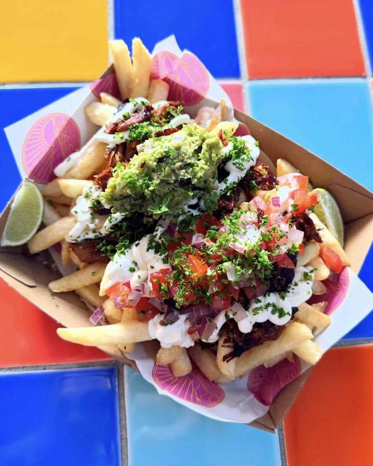 Fresh and crunchy fries topped with fresh vegs and guacamole