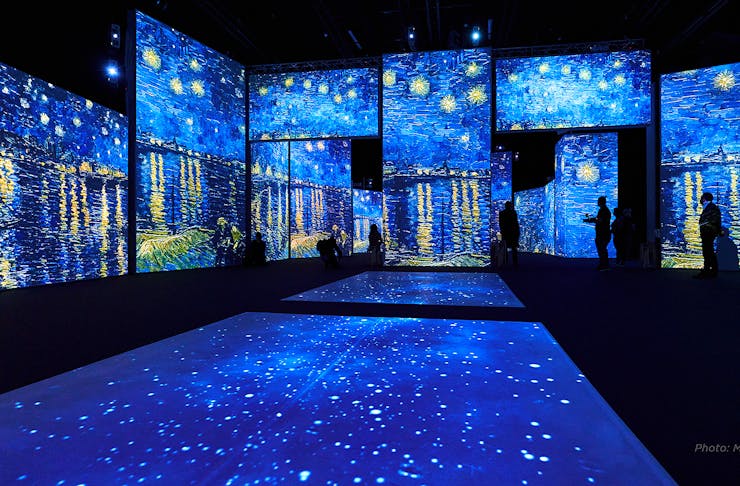 The famous The Starry Night painting lights up an entire room.
