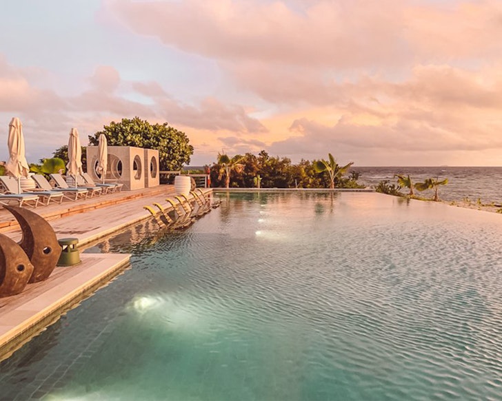 infinity pool at vomo resort fiji