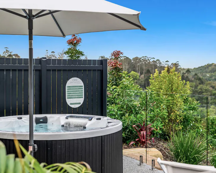 The hot tub at Valley Vue At Obi Rise best Sunshine Coast Airbnbs