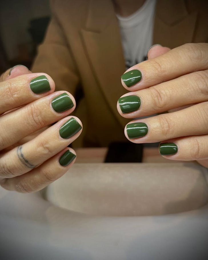 On-trend olive green tips by Verdo. 
