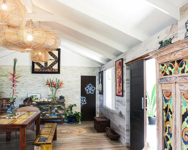 The dining space at Villa Coco Lagoon best Tahiti Airbnbs