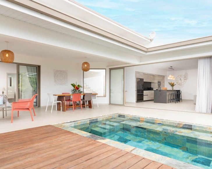 The pool at Villa Dolce Vita best Tahiti Airbnbs