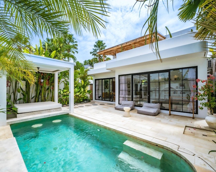 The pool at Villa Umoja best Canggu villas
