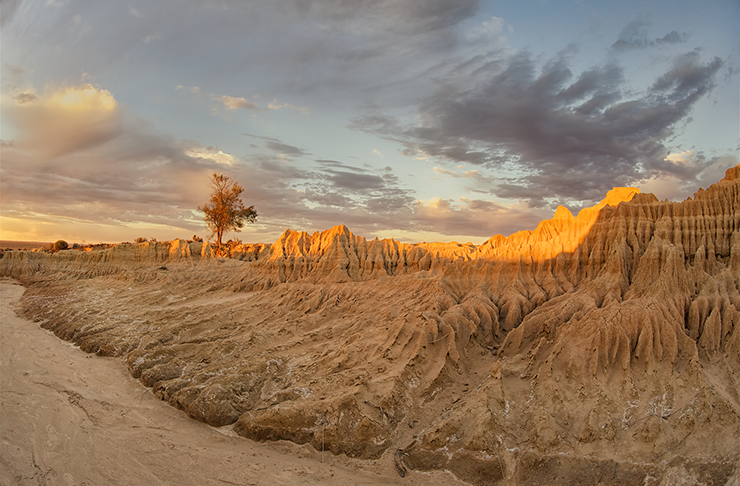 Clay cliffs in front of a fading sun in Lake Mungo National Park