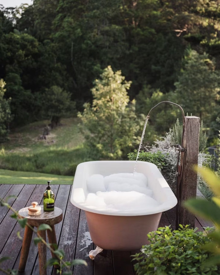 The gorgeous outdoor bath at Yutori Cottage Eumundi, Sunshine Coast